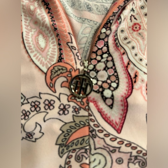 Tommy Hilfiger sleeveless, button down, pink paisley top. - Picture 10 of 11